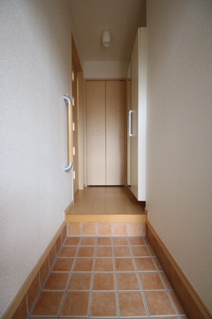 玄関　※別室の参考写真の為、現況優先です。