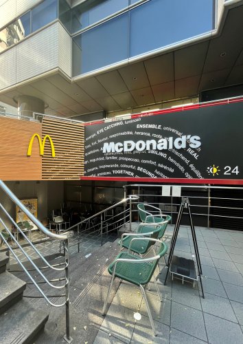 飲食店　マクドナルド 駒沢大学店（飲食店）まで372m