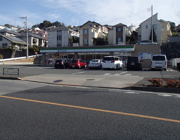 コンビニ　ファミリーマート　町田金井町店（コンビニ）まで1036m