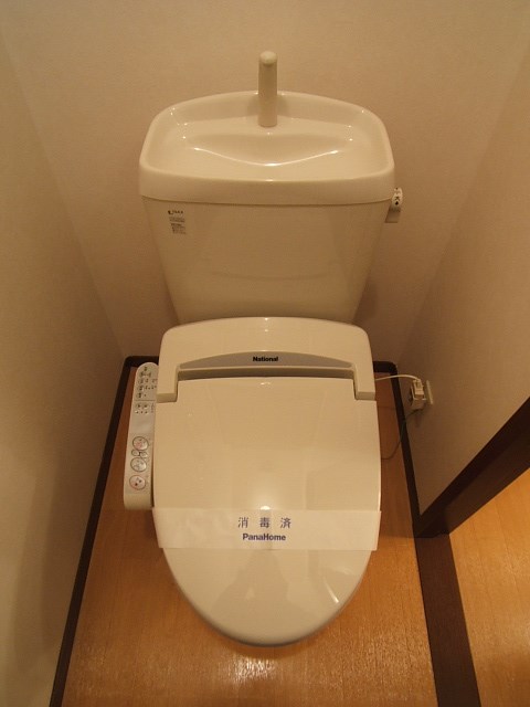 トイレ　写真は同型タイプ