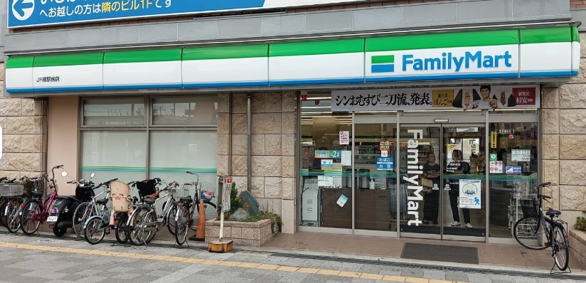 コンビニ　ファミリーマート JR鳳駅前店（コンビニ）まで321m