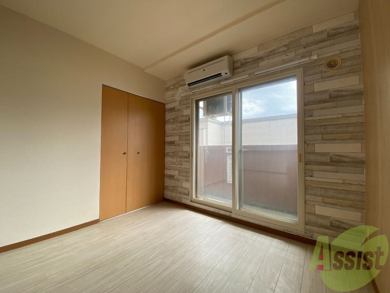 その他部屋・スペース　こちらのお部屋は光が差し込む、温かみのあるお部屋です。