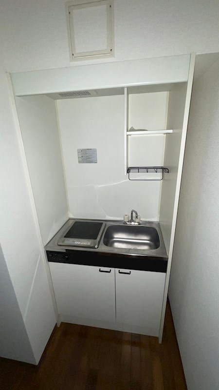 キッチン　掲載写真は別号室の参考写真となります。