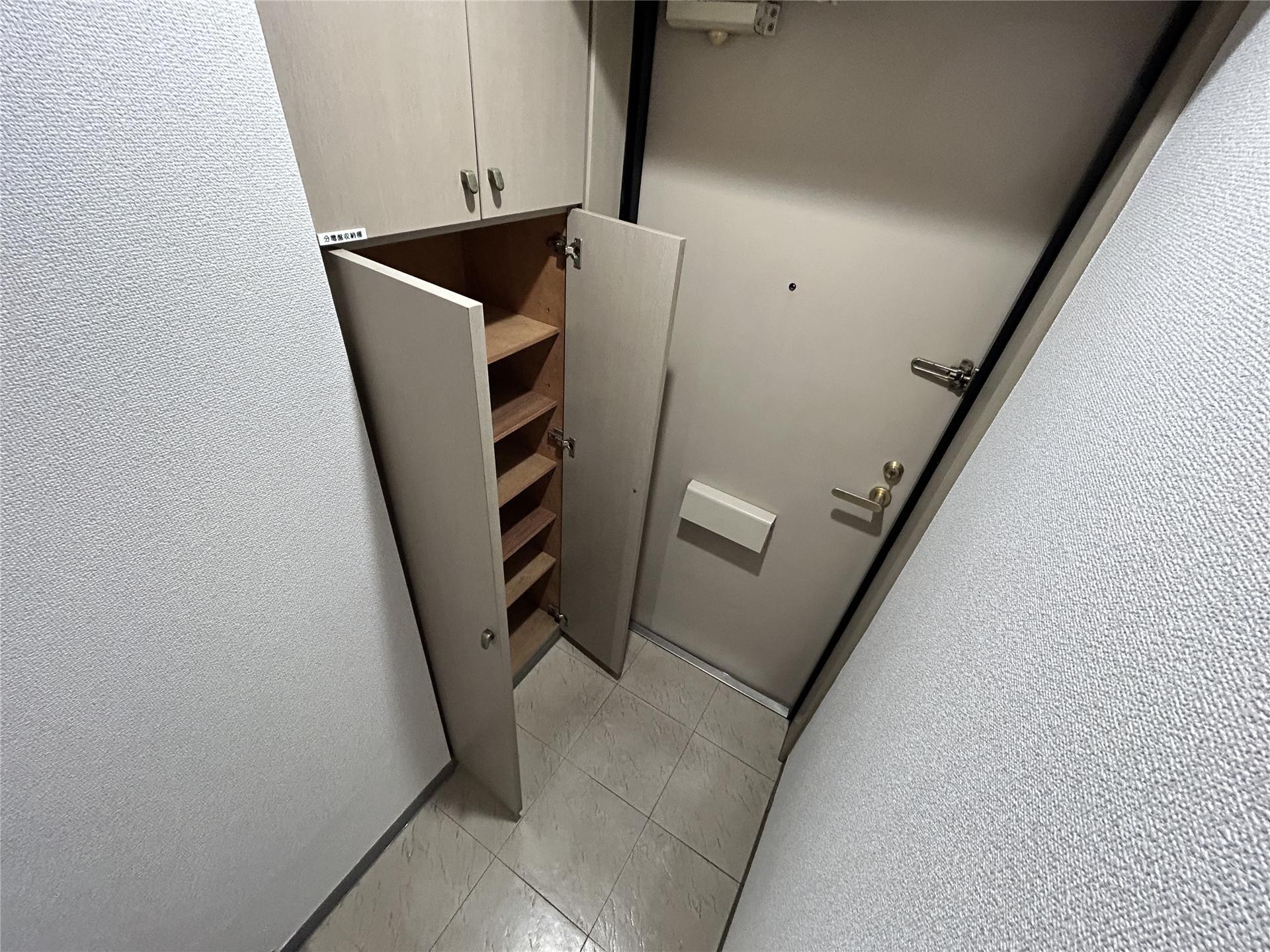 玄関　収能力のあるシューズボックスです