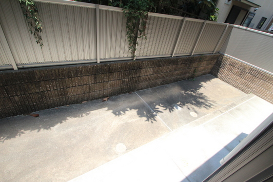 庭　※別号室の写真です