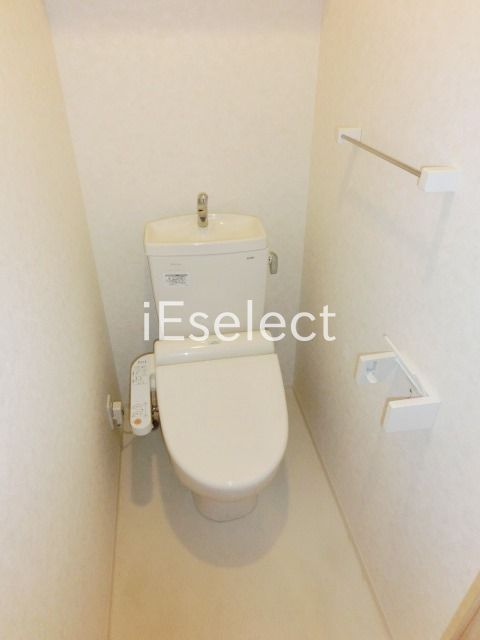 トイレ　シャワートイレ付です。