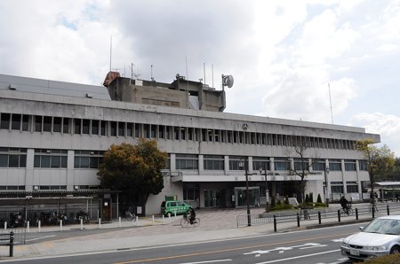 役所　柏原市役所（役所）まで558m