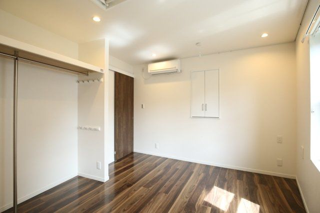 その他部屋・スペース　開放的な寝室です