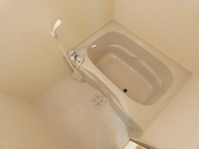 バス・シャワールーム　広めの浴室です。