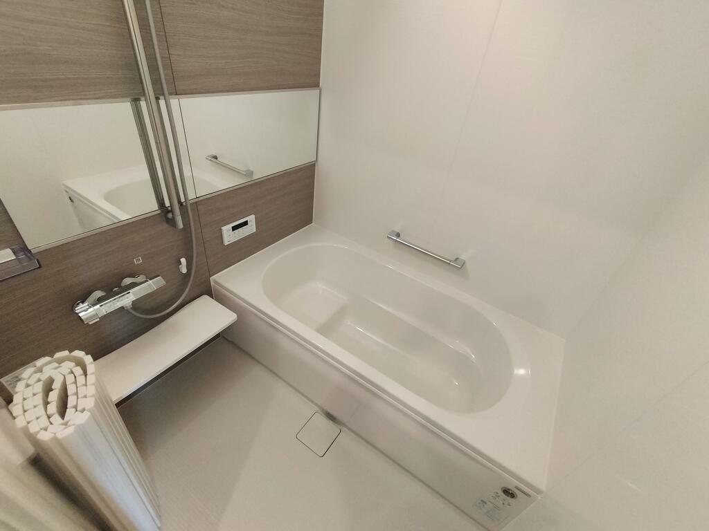 バス・シャワールーム　※同建物の別のお部屋の写真です。
