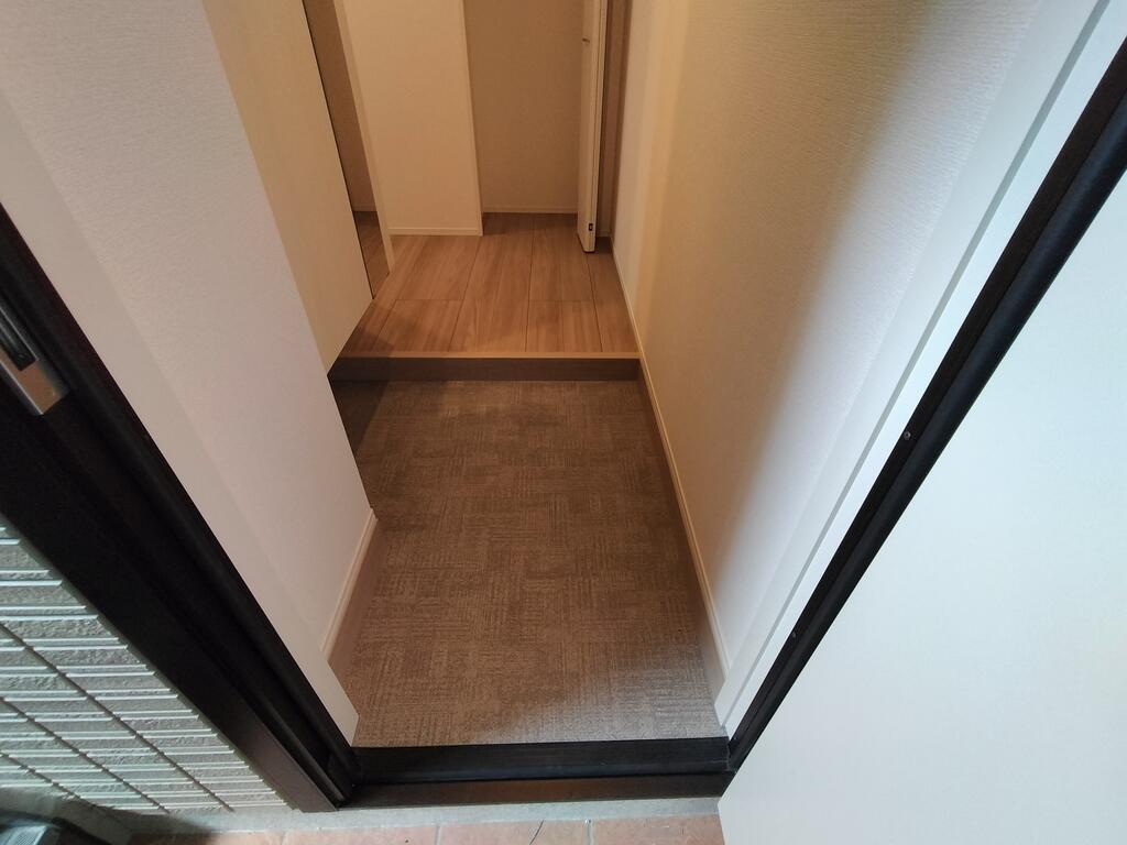 玄関　※同建物の別のお部屋の写真です。