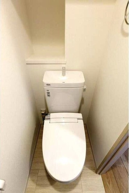 トイレ　温水洗浄便座付きです