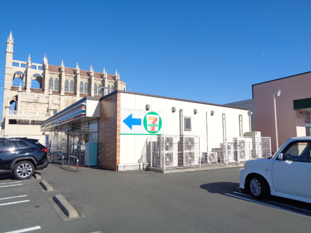 コンビニ　セブンイレブン松阪川井町店（コンビニ）まで951m