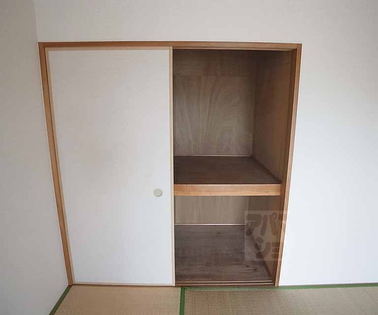 収納　押入