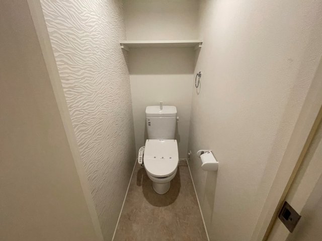 トイレ　温水洗浄便座付きのトイレです♪