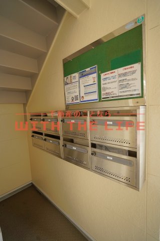 エントランス　落ち着いたエントランスです