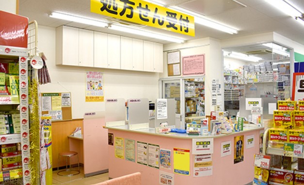 ドラックストア　スギ薬局 西新宿医大前店（ドラッグストア）まで572m