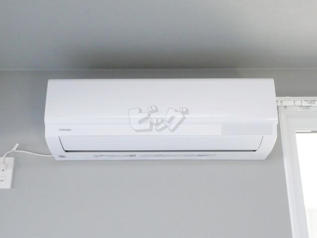 その他設備　夏もカラッと快適♪エアコン付きです！