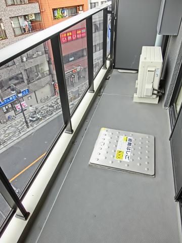 バルコニー　広々バルコニー