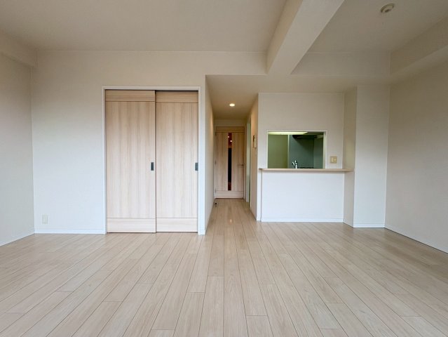 甲子園三番町ハイツの居間写真
