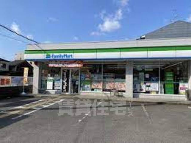 コンビニ　ファミリーマート　西大路三条（コンビニ）まで104m