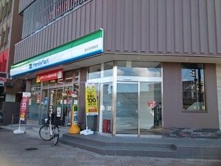コンビニ　ファミリーマート様（コンビニ）まで640m
