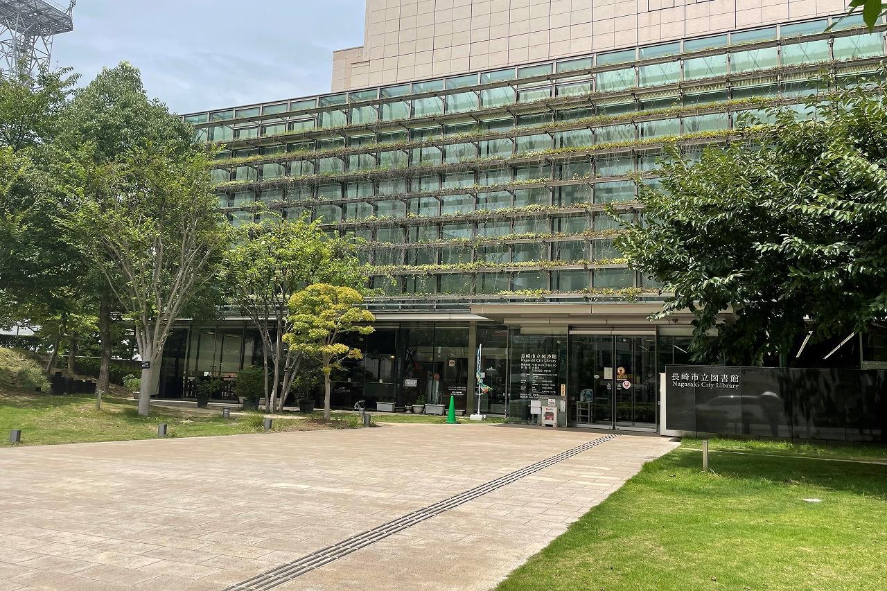 図書館　市立図書館（図書館）まで486m