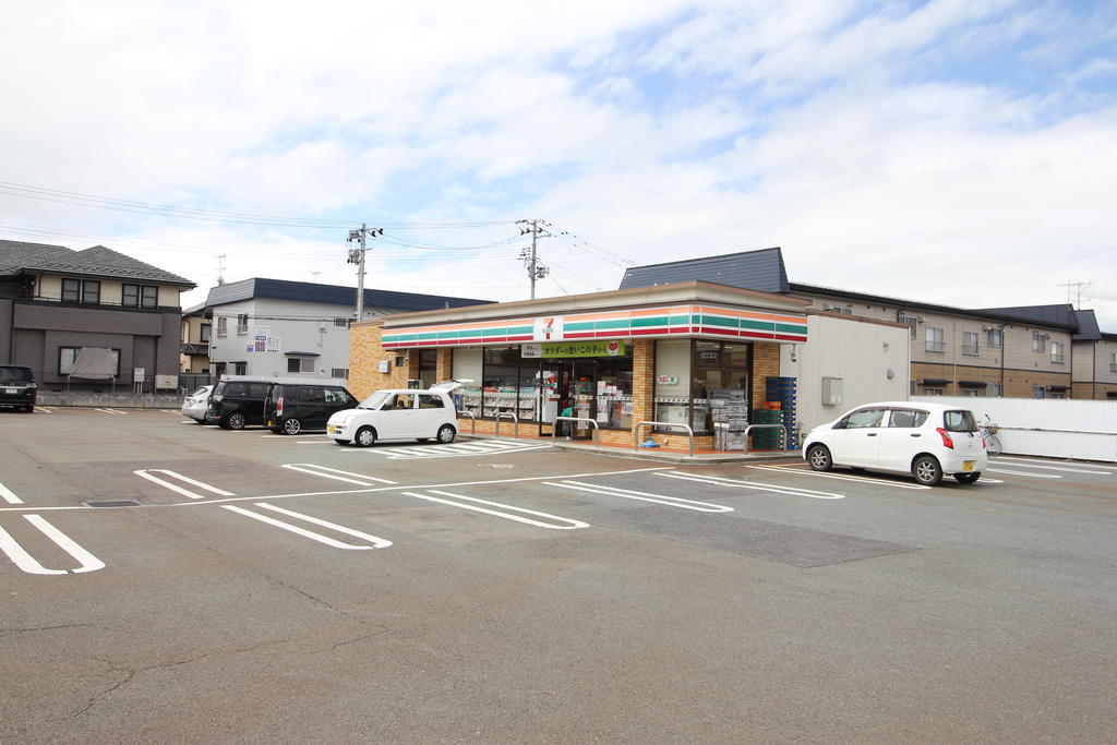 コンビニ　セブンイレブン天童駅西4丁目店（コンビニ）まで32m