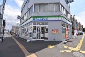 コンビニ　ファミリーマート月寒中央店（コンビニ）まで142m