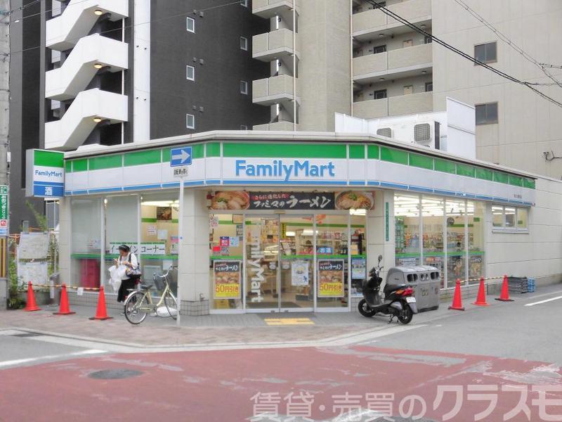 コンビニ　ファミリーマート阪急三国駅西店（コンビニ）まで27m