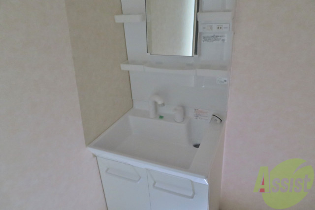 洗面設備　独立洗面がついて忙しい朝でも快適に過ごせますね。