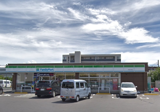 コンビニ　ファミリーマート戸田氷川町店（コンビニ）まで283m