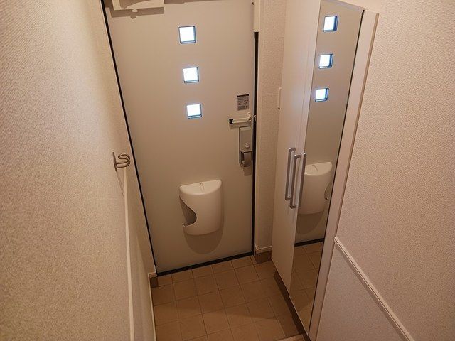 玄関　同タイプの画像です。