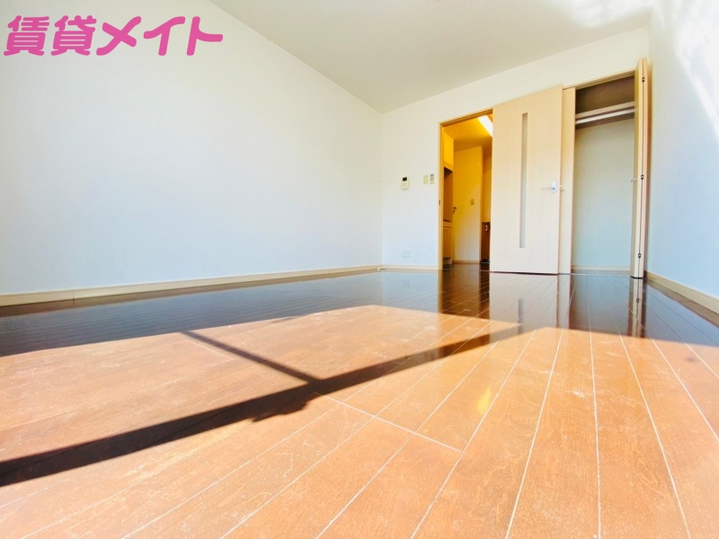 居室・リビング　同物件別部屋写真