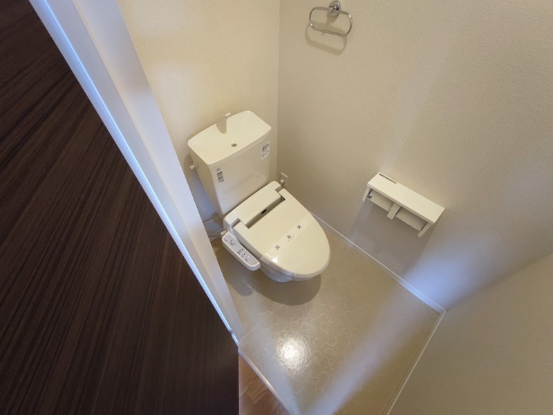 トイレ　こちらはトイレです。清潔感があり、安心して使用できます。