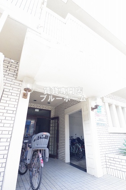 建物外観　4階建ての鉄筋コンクリート造のマンションです！