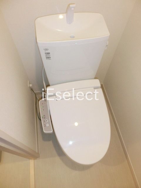 トイレ　ウォシュレット付きのトイレ。