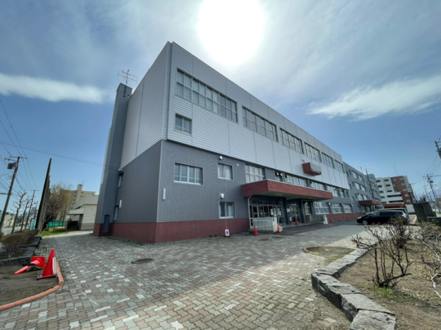 中学校　札幌市立美香保中学校（中学校）まで356m
