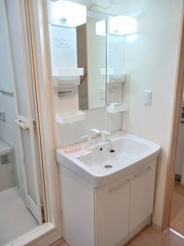 洗面設備　使いやすい独立洗面台です