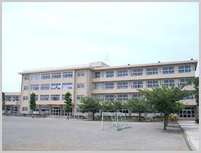 小学校　小田原市立曽我小学校（小学校）まで562m