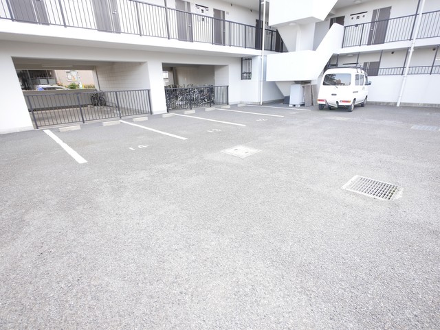 駐車場　★敷地内に駐車場がございます★