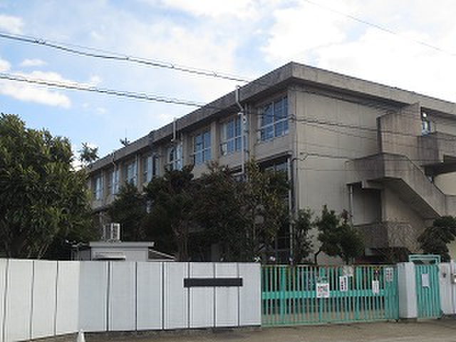 小学校　枚方市立津田南小学校（小学校）まで496m