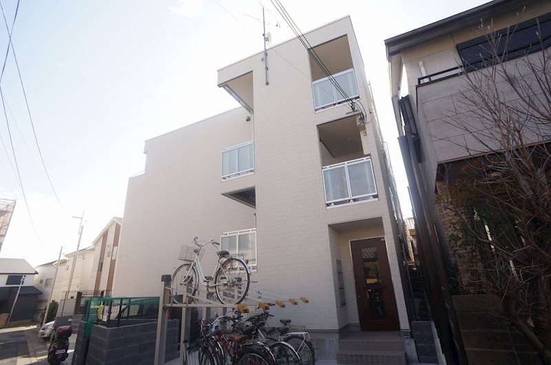 建物外観　長岡天神駅徒歩9分。オートロック完備で防犯面も安心な外観