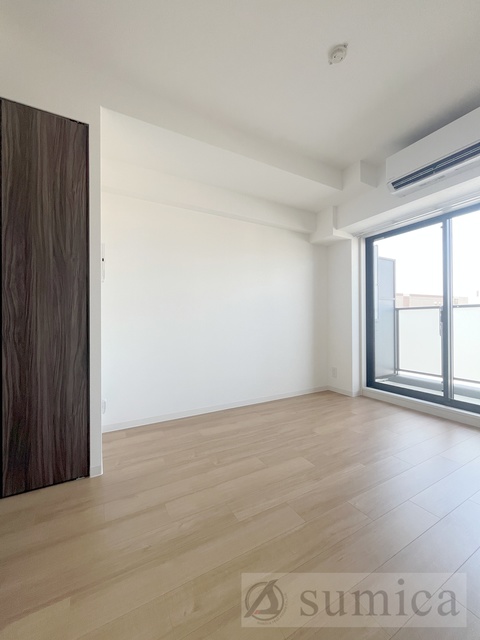 バルコニー　ワンちゃんも嬉しい明るいお部屋です
