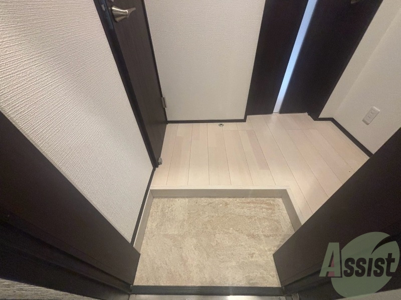 玄関　玄関からの様子です。すぐ部屋が見えないのは安心ですね。