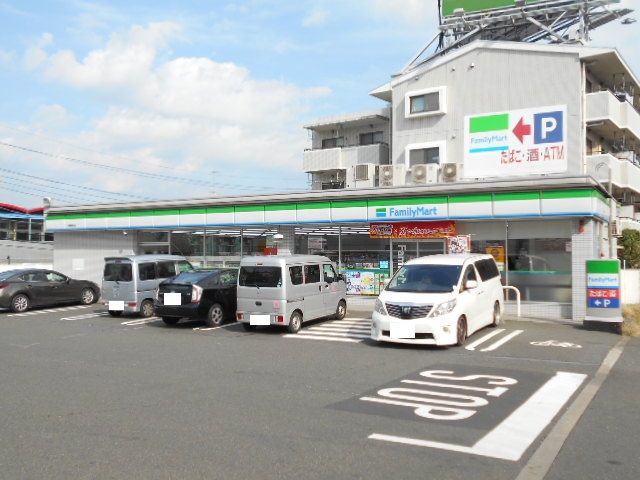コンビニ　ファミリーマート川崎鷺沼店（コンビニ）まで385m