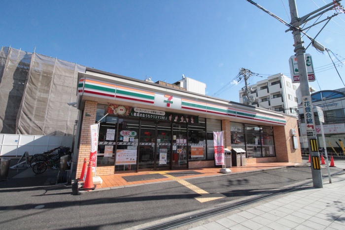 コンビニ　セブンイレブン（コンビニ）まで270m