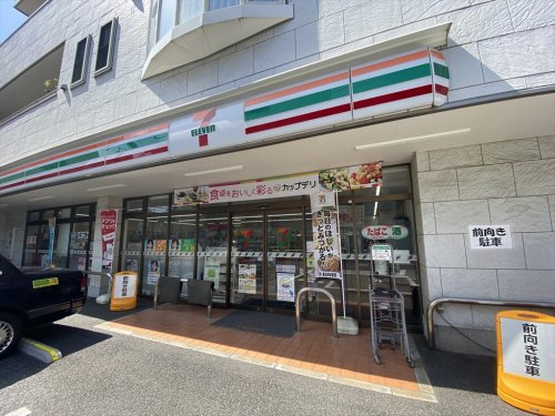 コンビニ　セブンイレブン 北区志茂2丁目店（コンビニ）まで392m