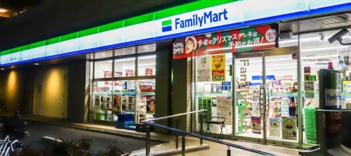 コンビニ　ファミリーマート 本庄西二丁目店（コンビニ）まで141m