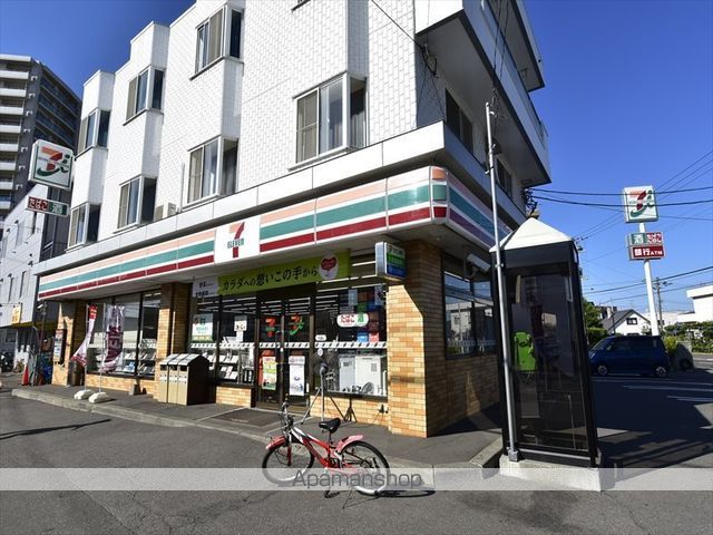 コンビニ　セブンイレブン（コンビニ）まで261m